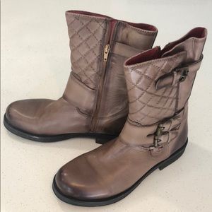 💢SOLD💢Boots Boots Boots